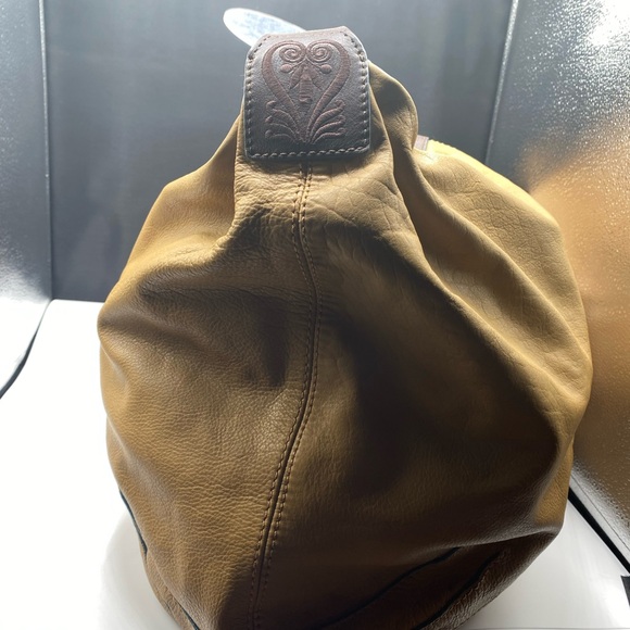 638 Gianni Bini Western HUGE leather bag w brass hdw travel bag - Picture 6 of 15